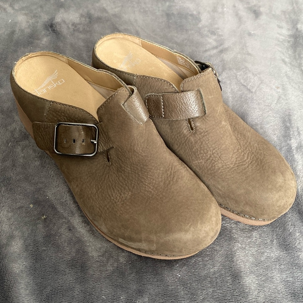 Dansko Caia Taupe Milled Nubuck Size 39 US 8.5